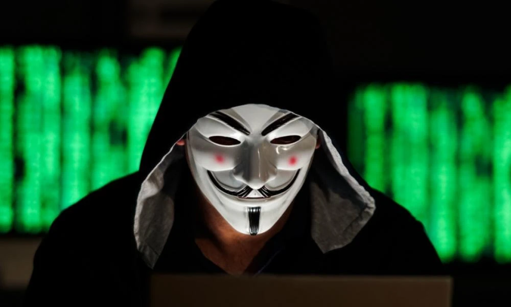 Anonymous: Απειλούν με αποκαλύψεις των μυστικών της Ρωσίας